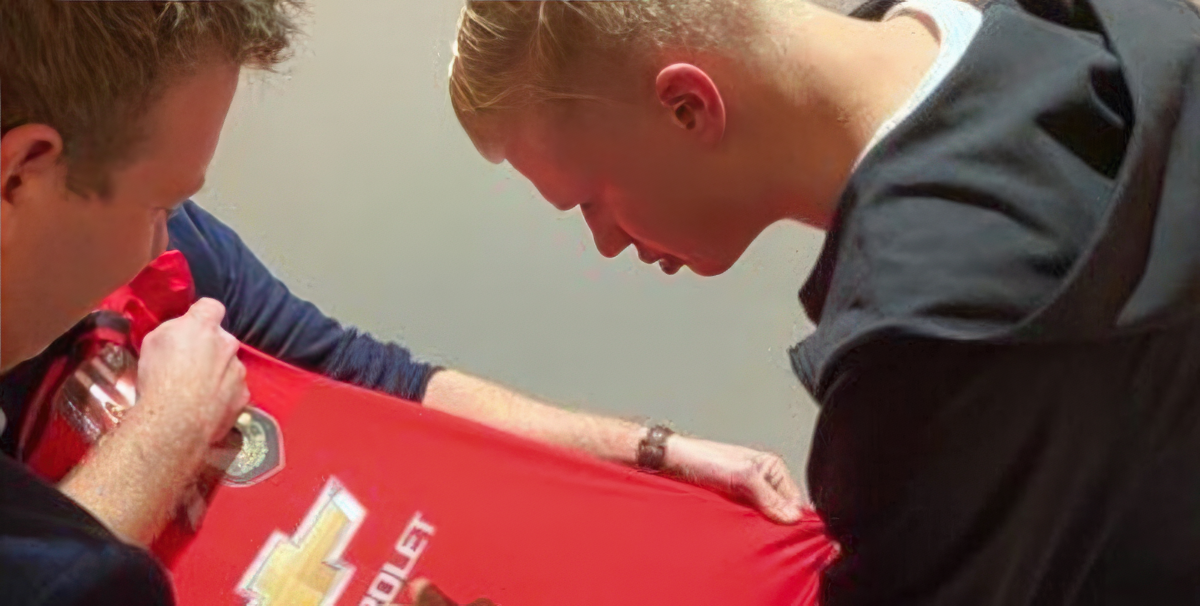Eerling Haaland signs Manchester United shirt ahead of potential move to Old Trafford