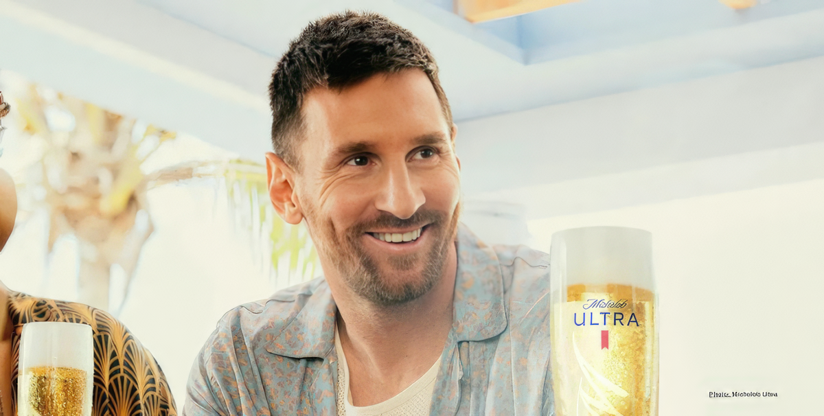 Discover Lionel Messi's first Super Bowl ad, where he joins football legend Dan Marino and actor Jason Sudeikis in a star-studded Michelob Ultra commercial